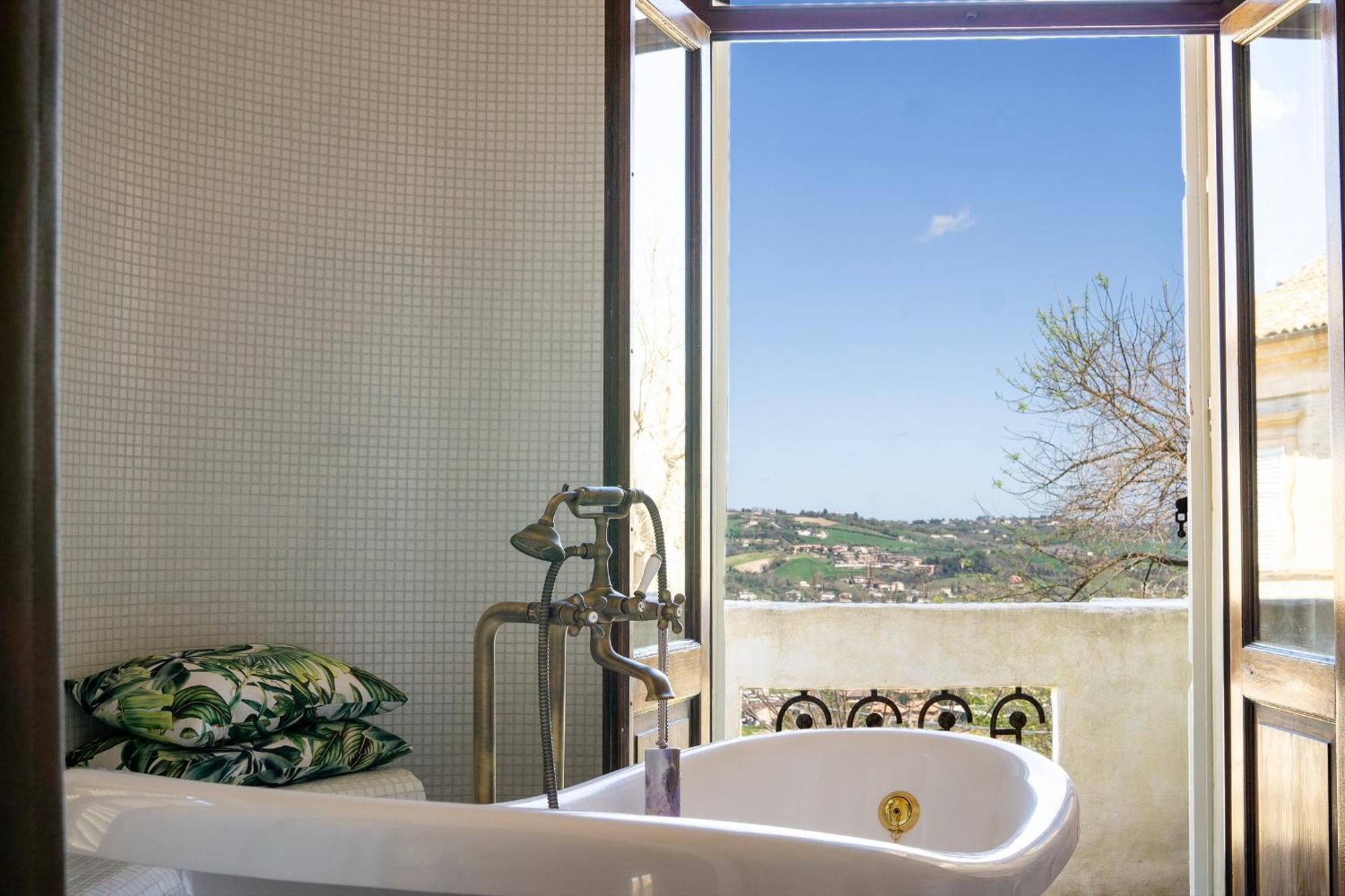 Ballerina Bianca Bed & Breakfast Grottazzolina Exterior photo